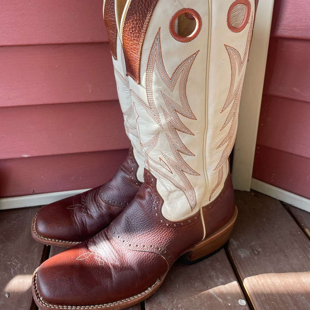 Excellent condition Cody James cowboy boots